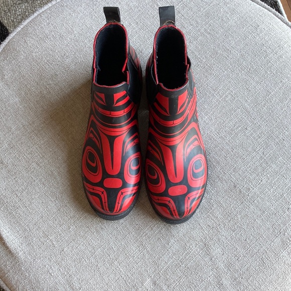 Chelsea Rubber Boots with First Nations Design Size 7 - Picture 2 of 8